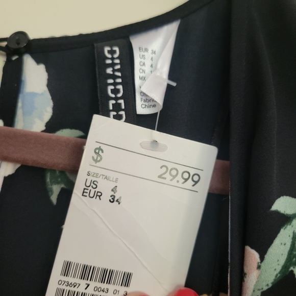 Divided Romper - Picture 6 of 7